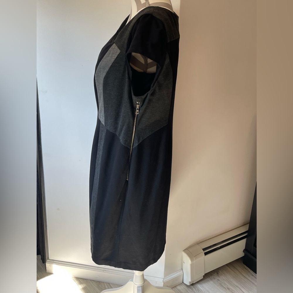 Colorblock Sheath Dress - Picture 5 of 10
